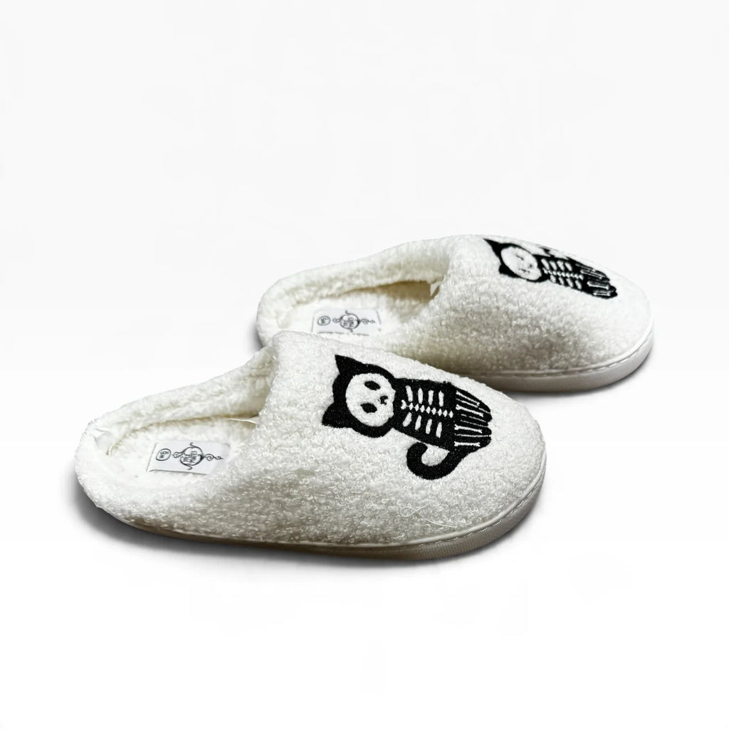 Sole Mates Women’ White Skeleton Cat Sherpa Slippers - New