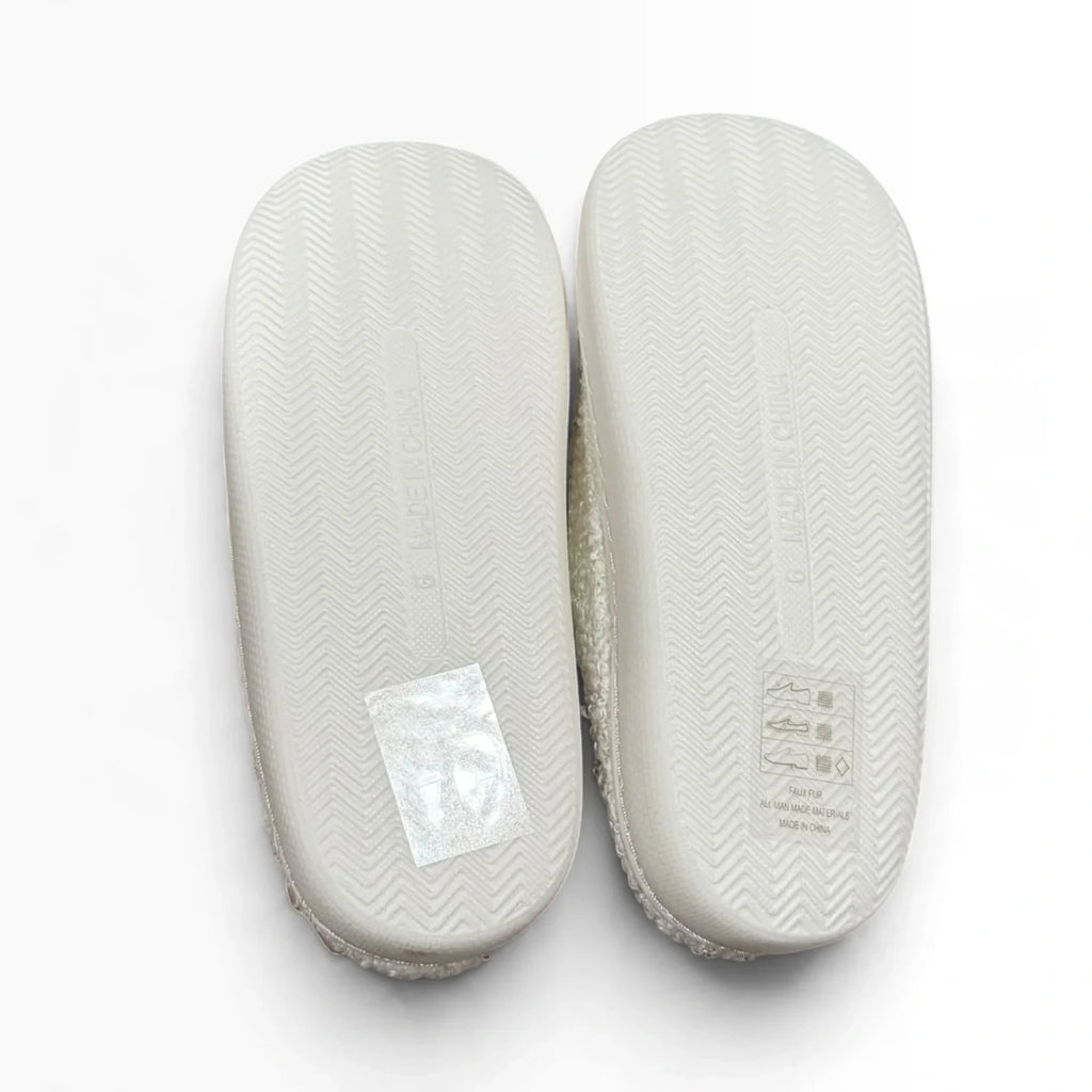 Sole Mates Women’ White Skeleton Cat Sherpa Slippers - New