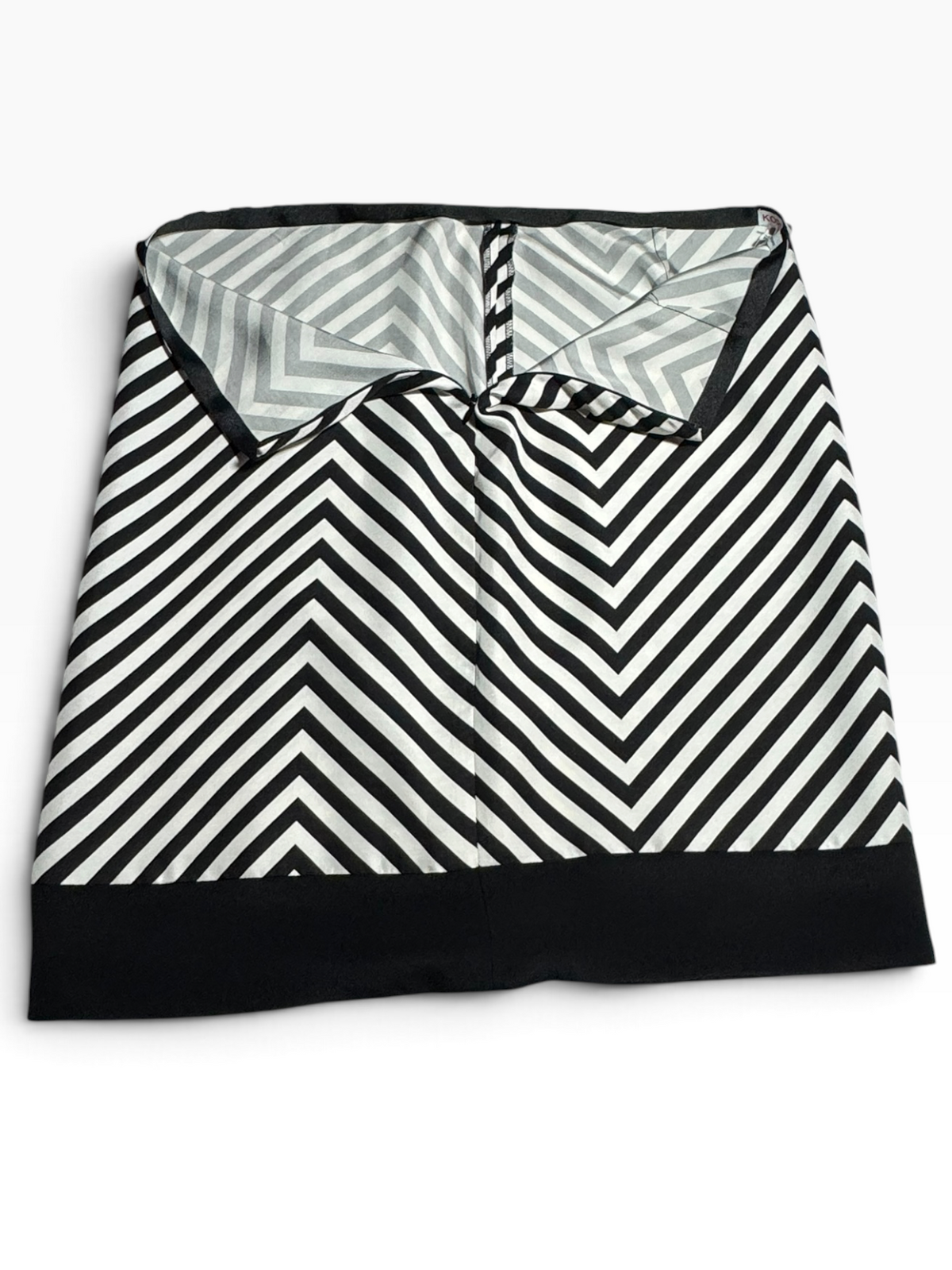 KORS Michael Kors Black White Chevron Silk Skirt Size 12 - NWT - 12 / Black & White