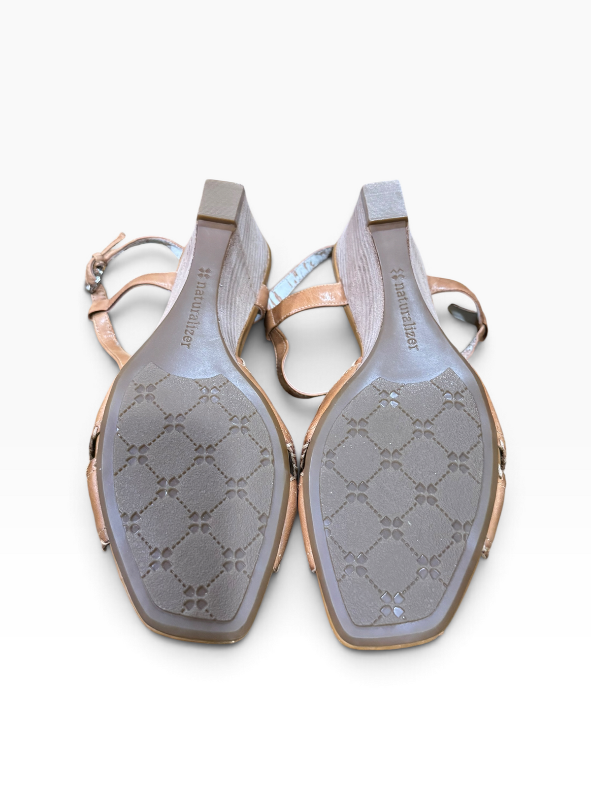 Naturalizer Switched Camelot Women’s 7.5M T-Strap Wedge Sandals - New with Flaw