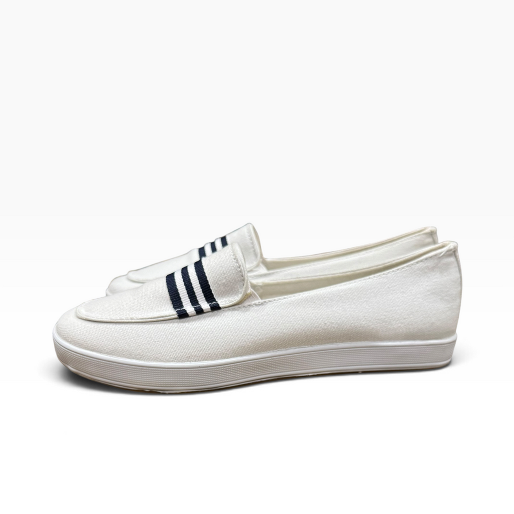 Cabin Creek Women’s 7.5M White Canvas Navy Stripe Slip-On Loafers - Pre-owned