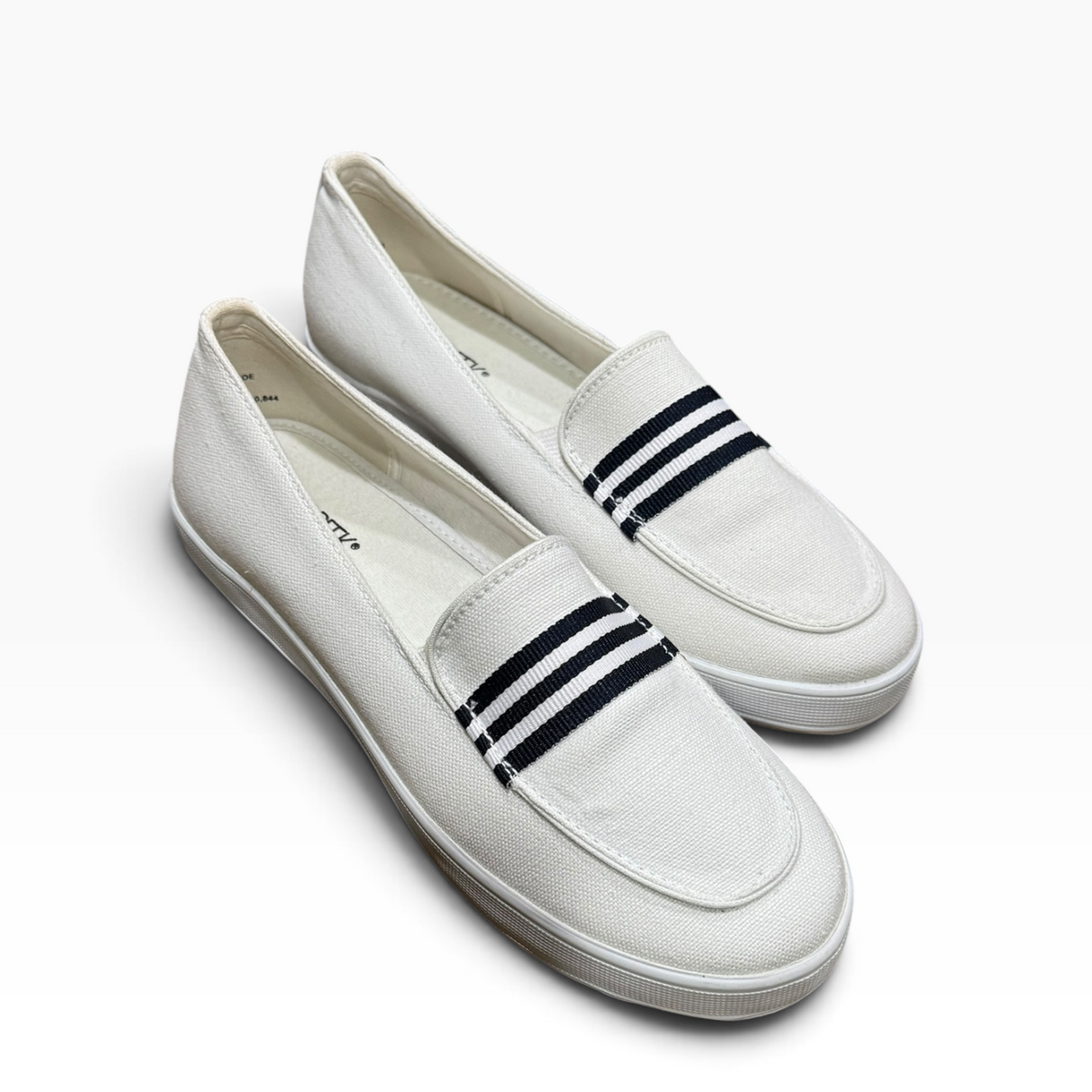 Cabin Creek Women’s 7.5M White Canvas Navy Stripe Slip-On Loafers - Pre-owned