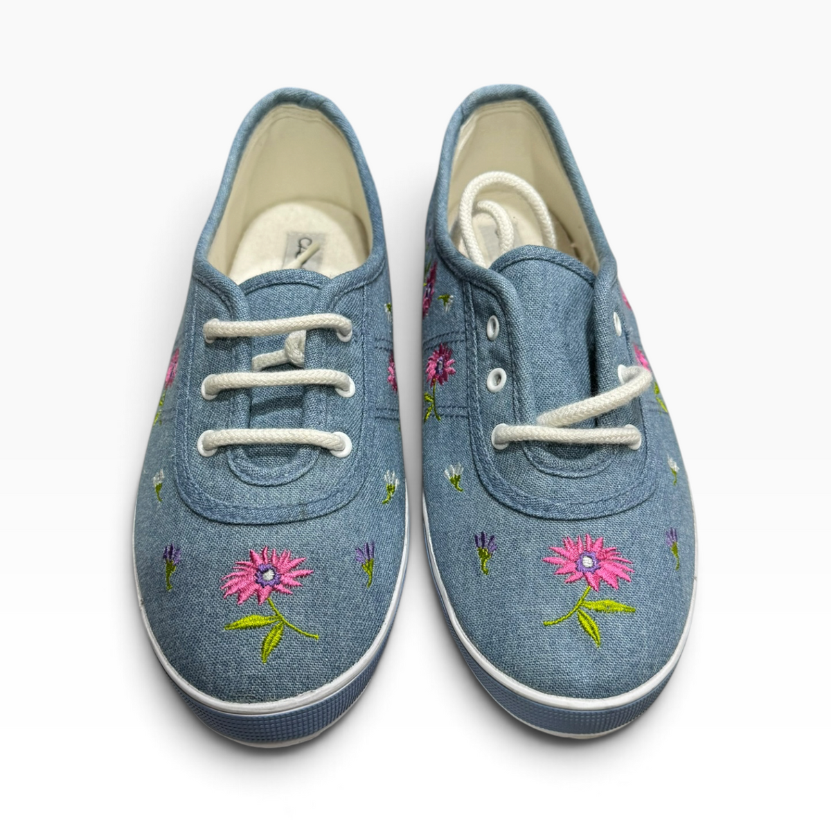 Cabin Creek Women’s 8M Light Blue Floral Embroidered Canvas Sneakers - Pre-owned