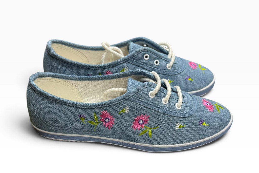 Cabin Creek Women’s 8M Light Blue Floral Embroidered Canvas Sneakers - Pre-owned