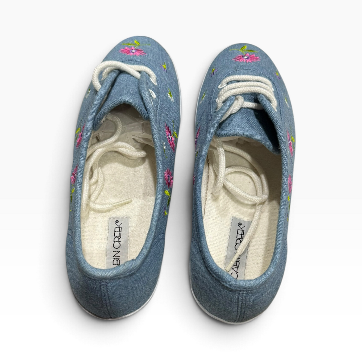 Cabin Creek Women’s 8M Light Blue Floral Embroidered Canvas Sneakers - Pre-owned