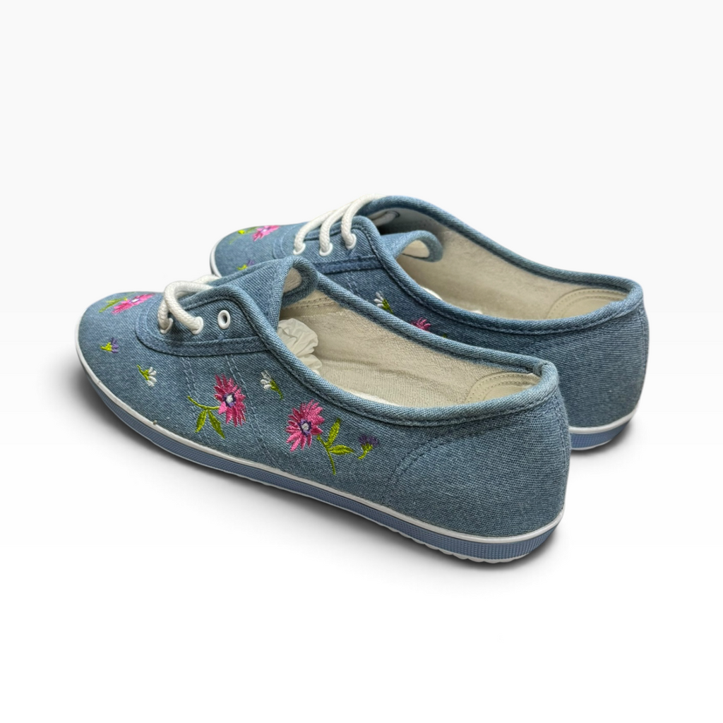 Cabin Creek Women’s 8M Light Blue Floral Embroidered Canvas Sneakers - Pre-owned